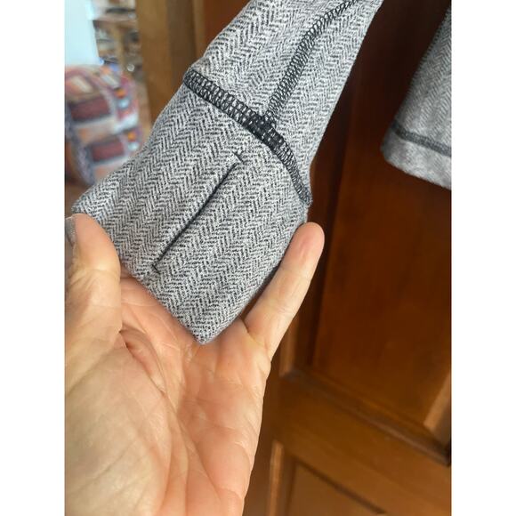 Lululemon define jacket size 6 - Picture 2 of 5